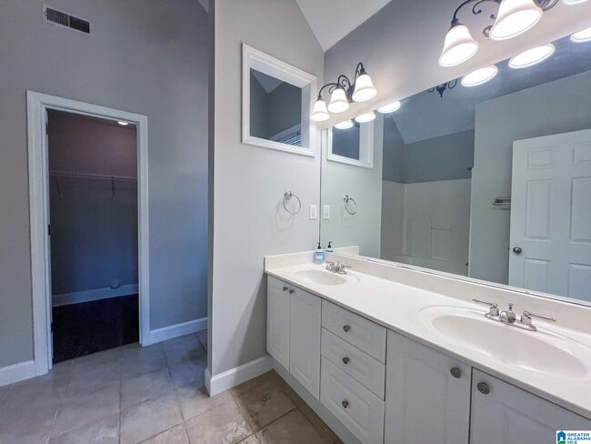 Building Photo - 1057 Wyndham Ln