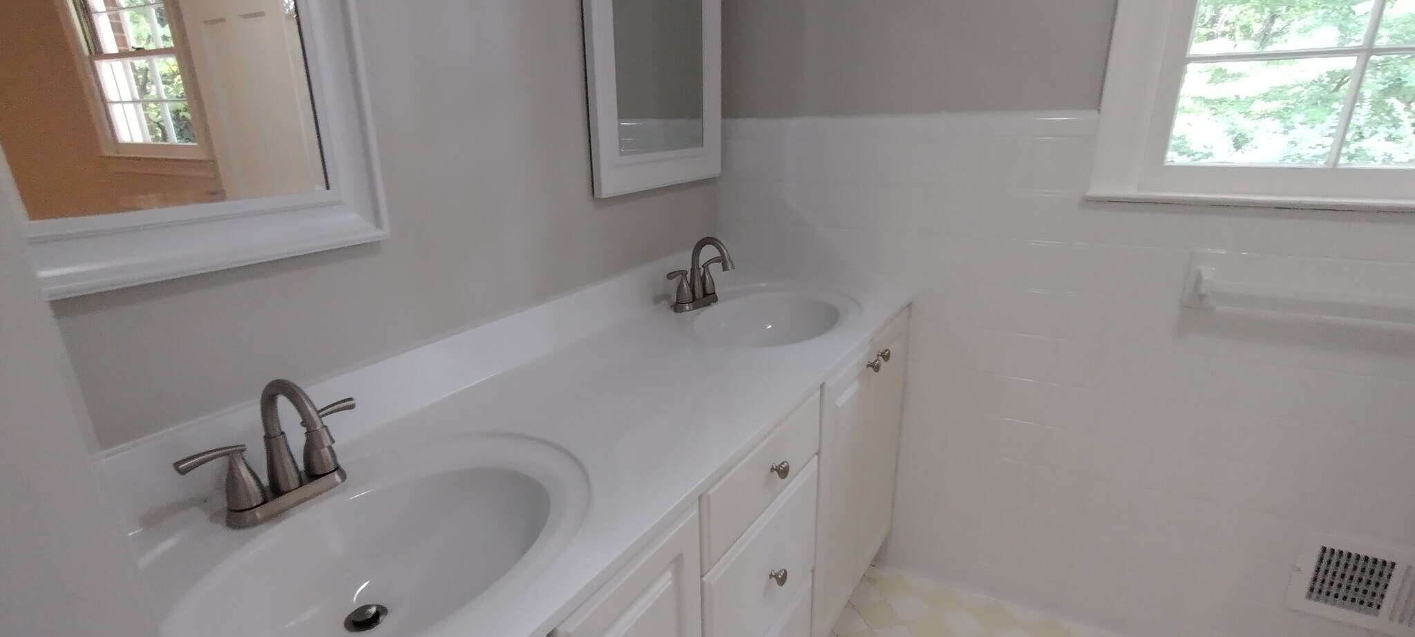 Building Photo - Room in House on Joyner Pl