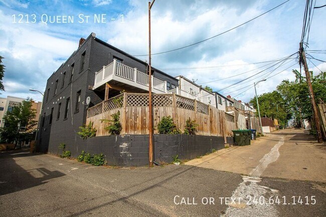 Building Photo - 1213 Queen St NE