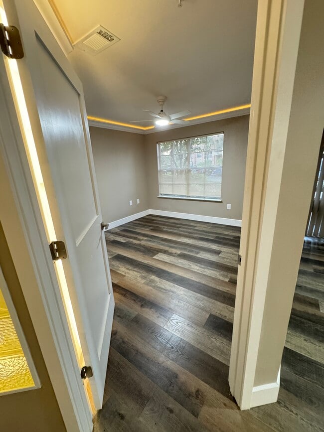 Building Photo - 1919 Summer Club Dr