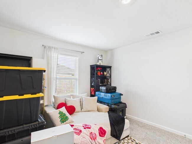 Building Photo - 8775 Clearbrook Dr