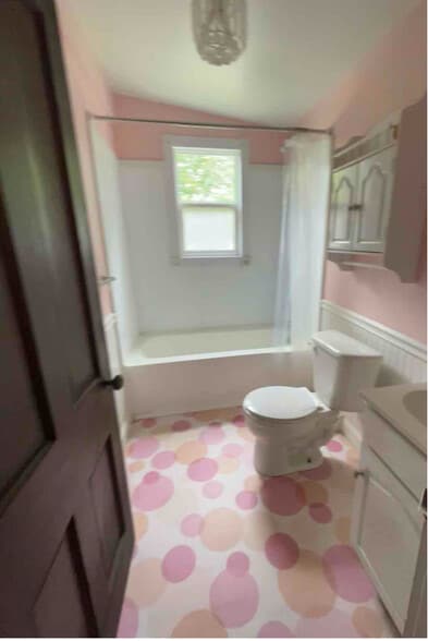 Building Photo - 210 E Hackberry St