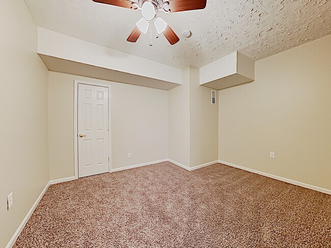 Building Photo - 1367 Fall River Drive