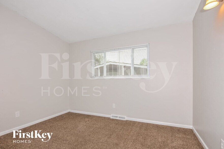 Building Photo - 2490 Flamingo Dr