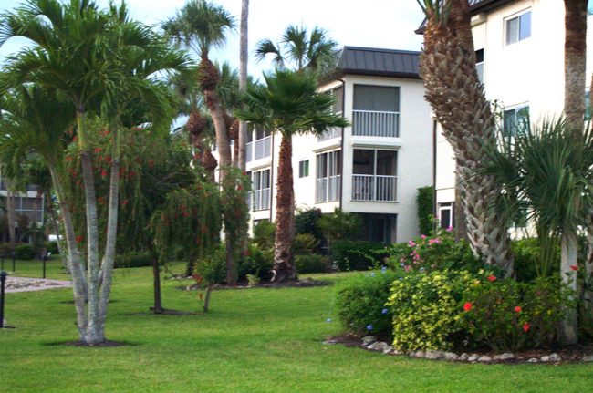 Building Photo - 1018 Manatee Rd