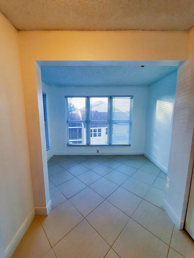 Building Photo - 2319 N Congress Ave