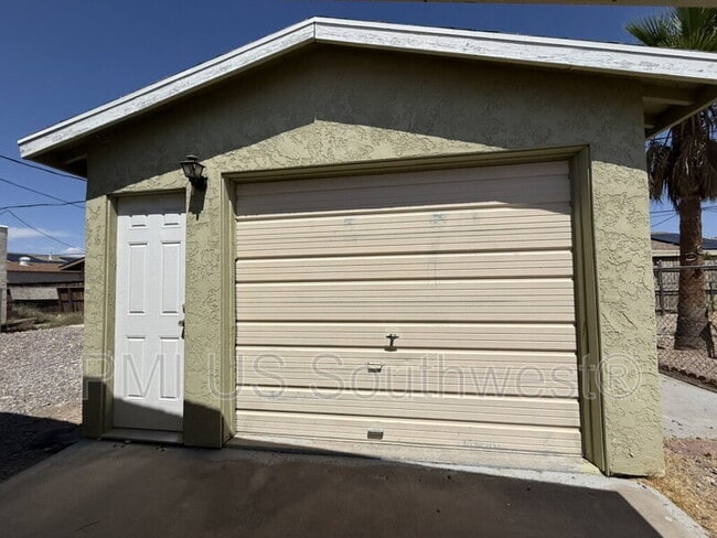 Building Photo - 1386 Lakeside Dr