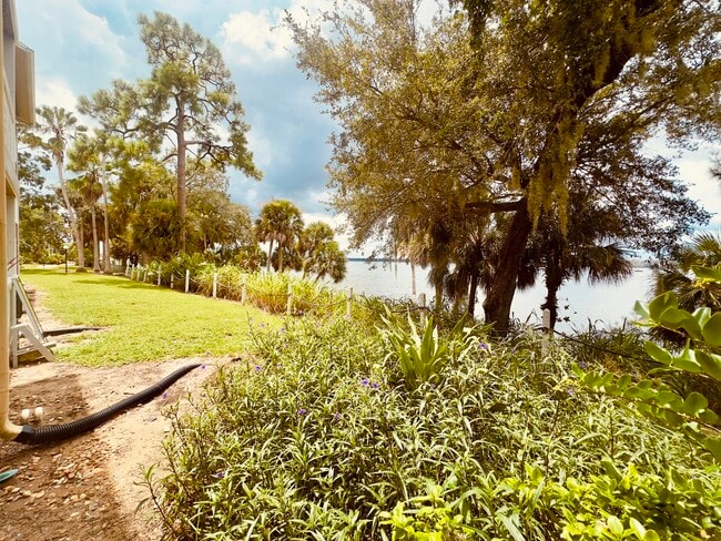 Building Photo - 225 S Tropical Trail