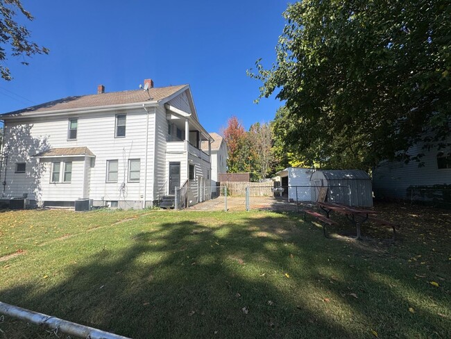 Building Photo - 1541 Hopkins Ave