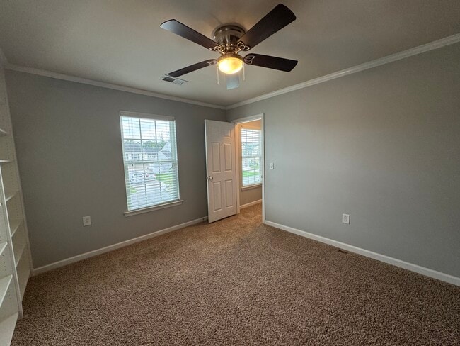 Building Photo - 624 Leonard Ln