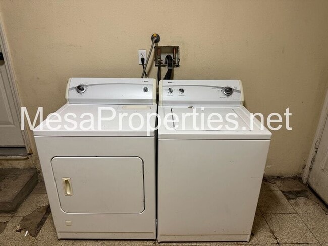 Building Photo - 1519 W Virginia St