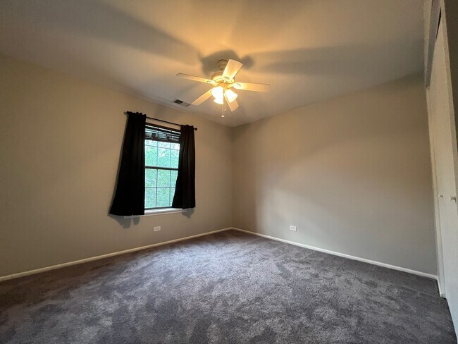 Building Photo - 355 Lambert Dr