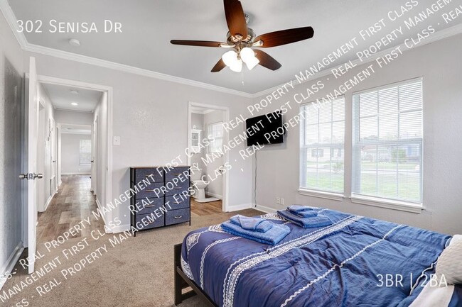 Building Photo - 302 Senisa Dr