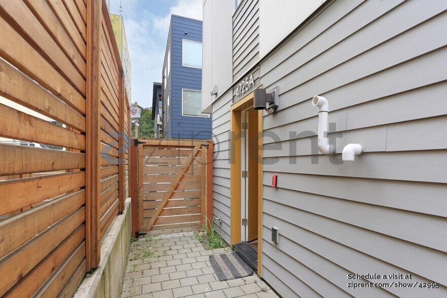 Building Photo - 4725 32nd Ave S