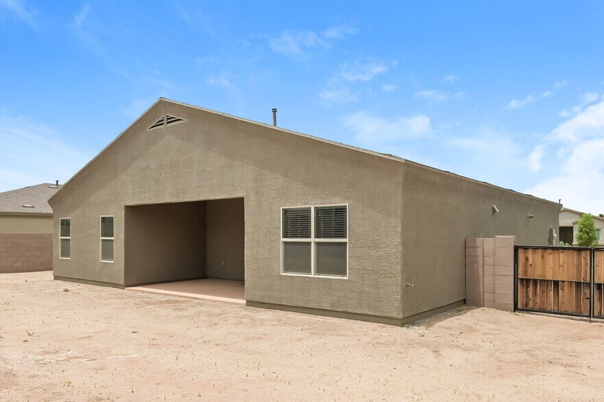 Building Photo - 7471 W Calle Aragon