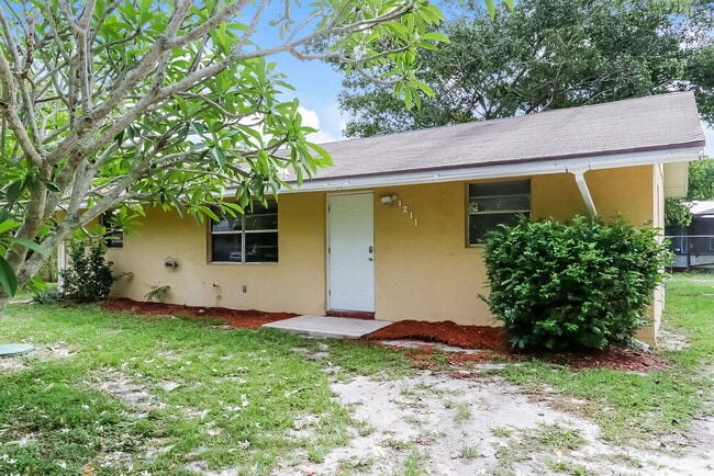 Building Photo - 1211 SE Sea Oat Ln