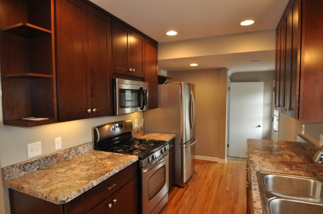 Building Photo - 5000 Vincent Ave S