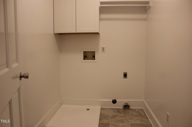 Building Photo - 6321 Gainsborough Dr