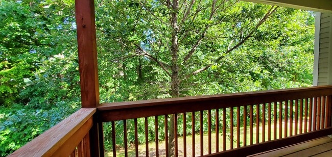 Building Photo - 1354 Fox Pointe Cir
