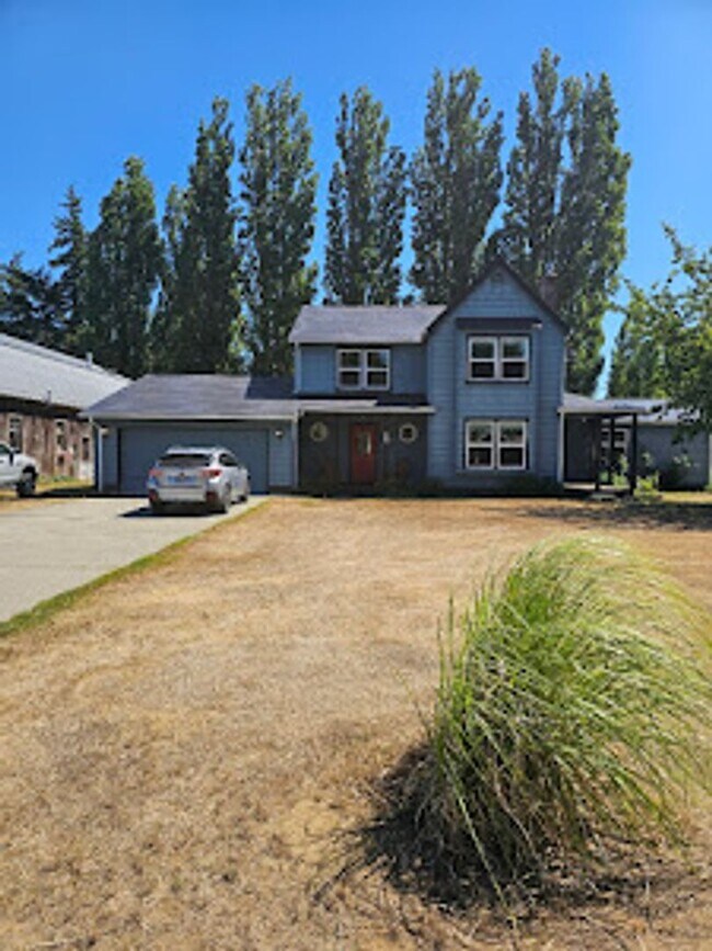 Primary Photo - Move in Credit of $1,200! Spacious Two Sto...