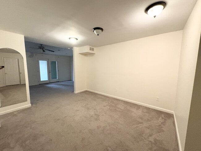 Building Photo - 403 Dogwood Way