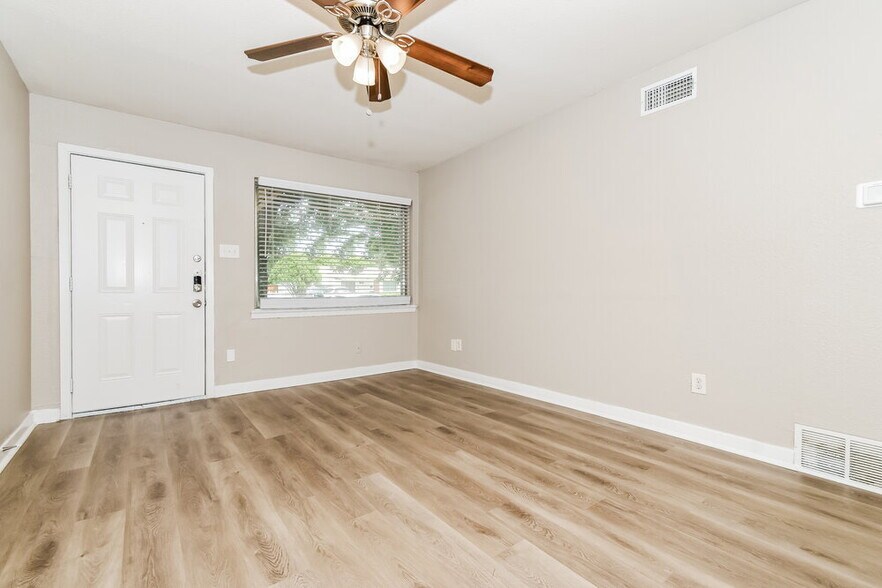 Building Photo - 1513 Delmar Dr