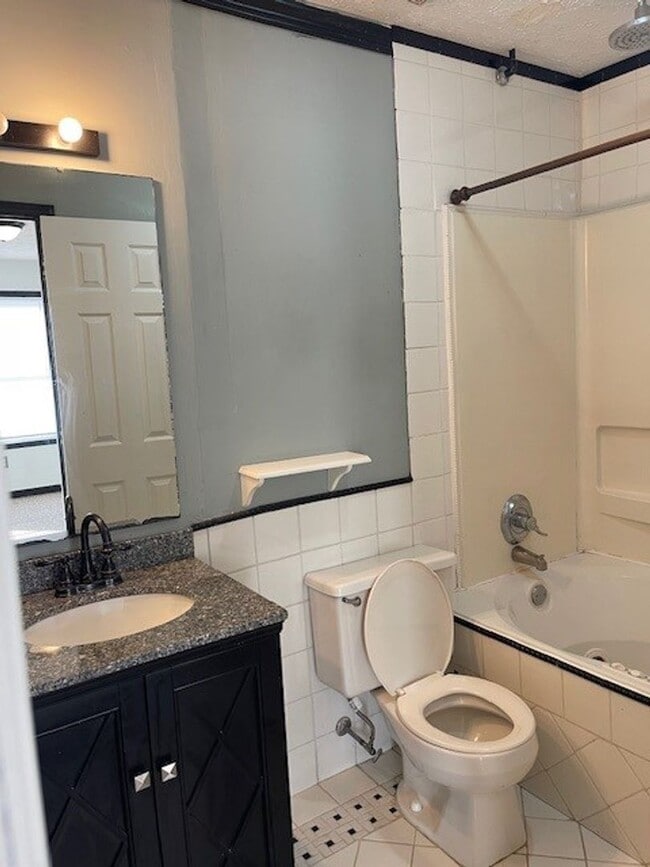 Building Photo - 6800 Willowbrook Dr