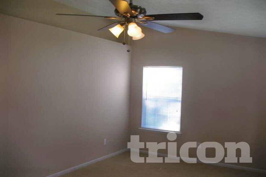 Building Photo - 4393 Westchester Ct