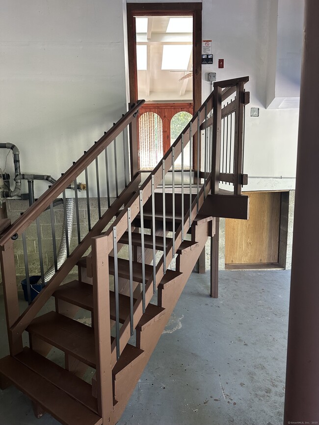 Building Photo - 48 Tower Ln