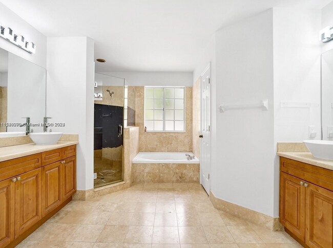 Building Photo - 5343 NW 111th Ct