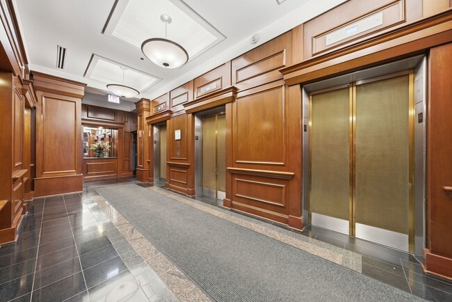 Building Photo - 212 W Washington St