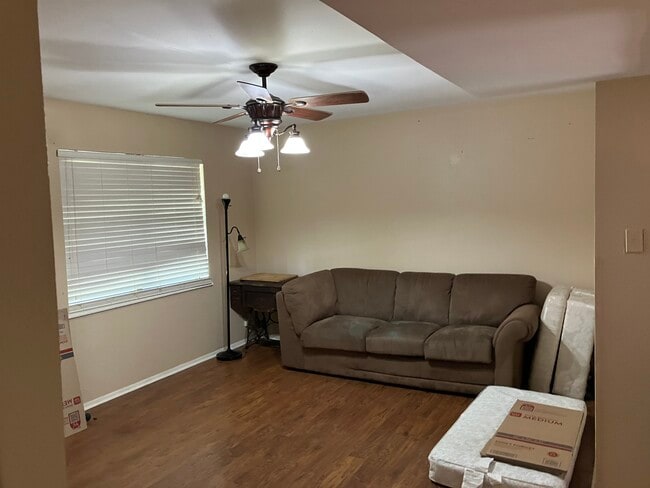 Building Photo - 1906 Sunnyside Rd