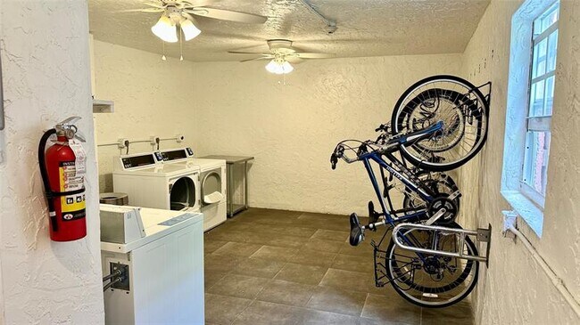 Building Photo - 670 Tennis Club Dr