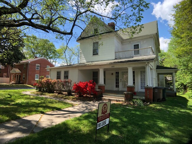 Primary Photo - Great 2nd floor apt next to Greensboro Col...