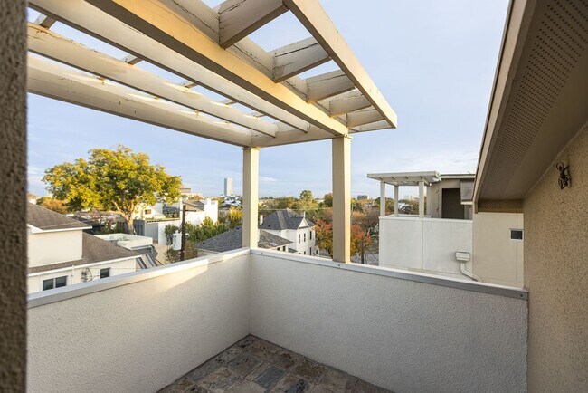 Building Photo - 2402 Morgan St