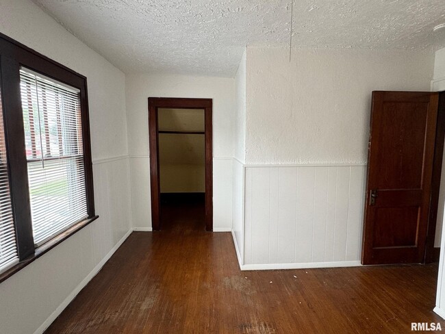 Building Photo - 2207 Wilkes Ave