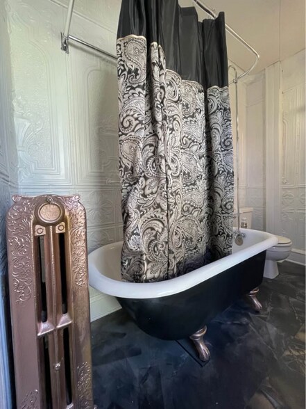 Building Photo - 307 N Main St