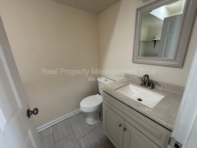 Building Photo - 459 Charter Oak Dr