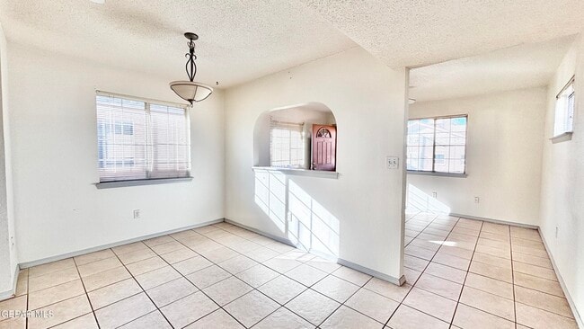 Building Photo - 2717 Idalia Ave