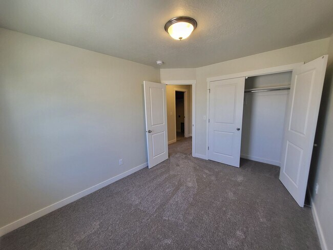 Building Photo - Brand New townhomes