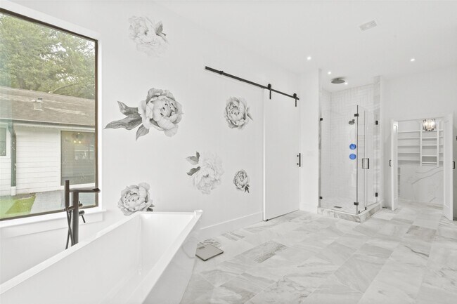 Building Photo - 2703 Tannehill Dr
