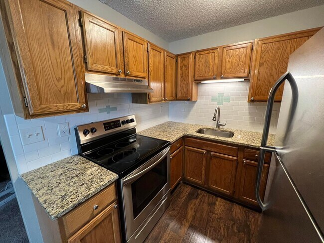 Building Photo - 1409 Farrington St