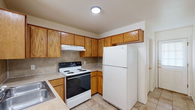 Building Photo - FREE DECEMBER RENT!!!