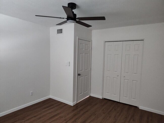 Building Photo - 2179 E Palmcroft Dr