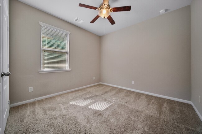 Building Photo - 25208 Forest Ledge Dr