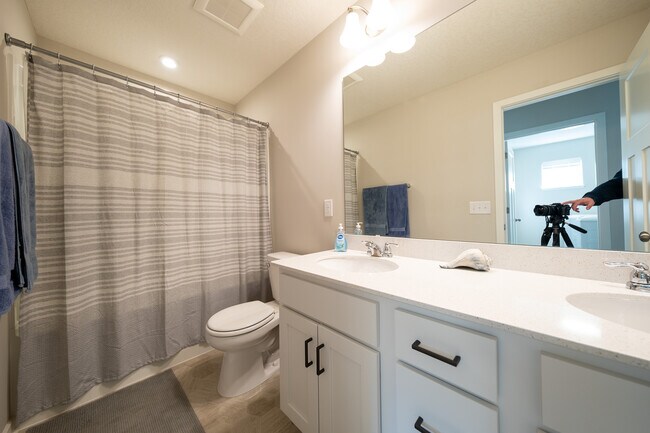 Building Photo - 2209 Gateway Curv