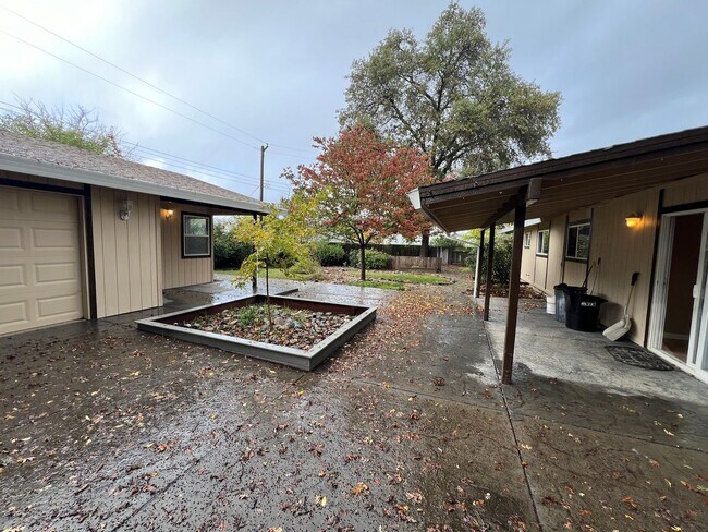 Building Photo - Charming Home With Detached Workshop And S...