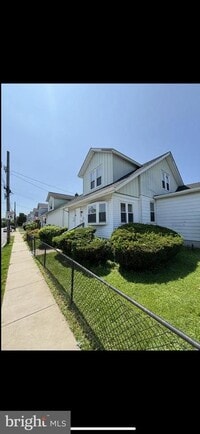 Building Photo - 2126 Redwood Ave