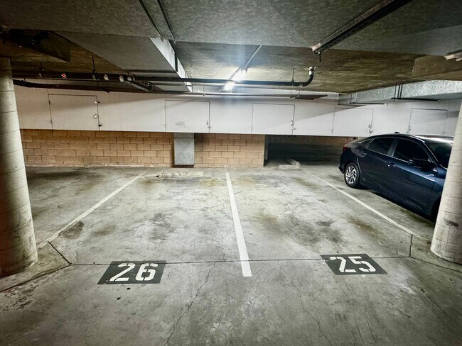 Building Photo - 1/2 off 1st month's rent! 2 Bedroom, 2 Bath & 2 Parking Spaces.