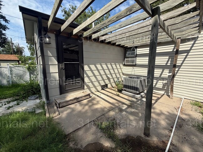 Building Photo - $1195 - 2 bedroom/ 1 bathroom - Haysville ...